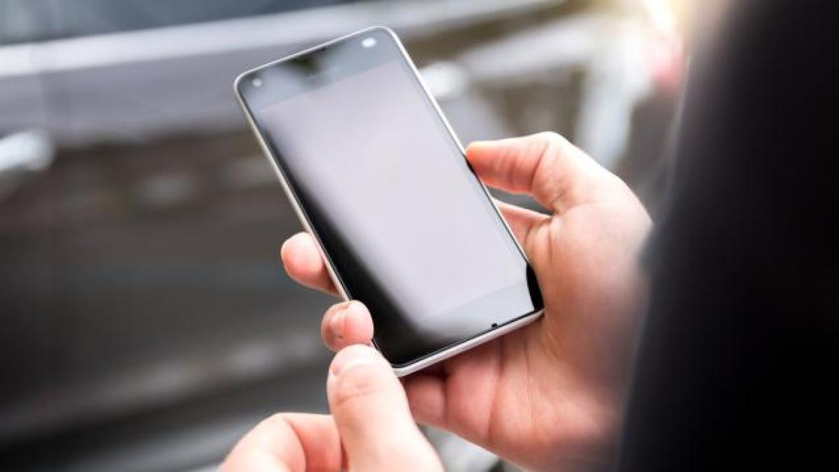 Esto es lo que debes hacer si tienes móviles viejos guardados en casa