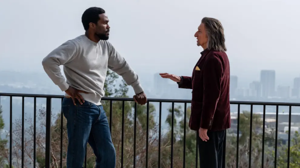 Yahya Abdul-Mateen II con Ben Kingsley