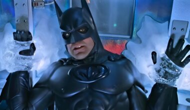 George Clooney defiende el elemento más polémico del battraje de Batman y Robin: "Batman tiene pezones, amigos"