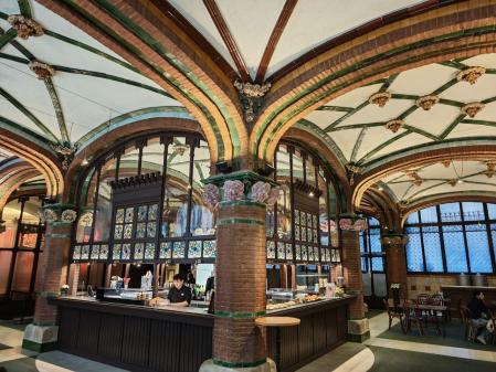 El bar del Palau de la Música, desde las ópticas del Honor Magic 8 Pro.