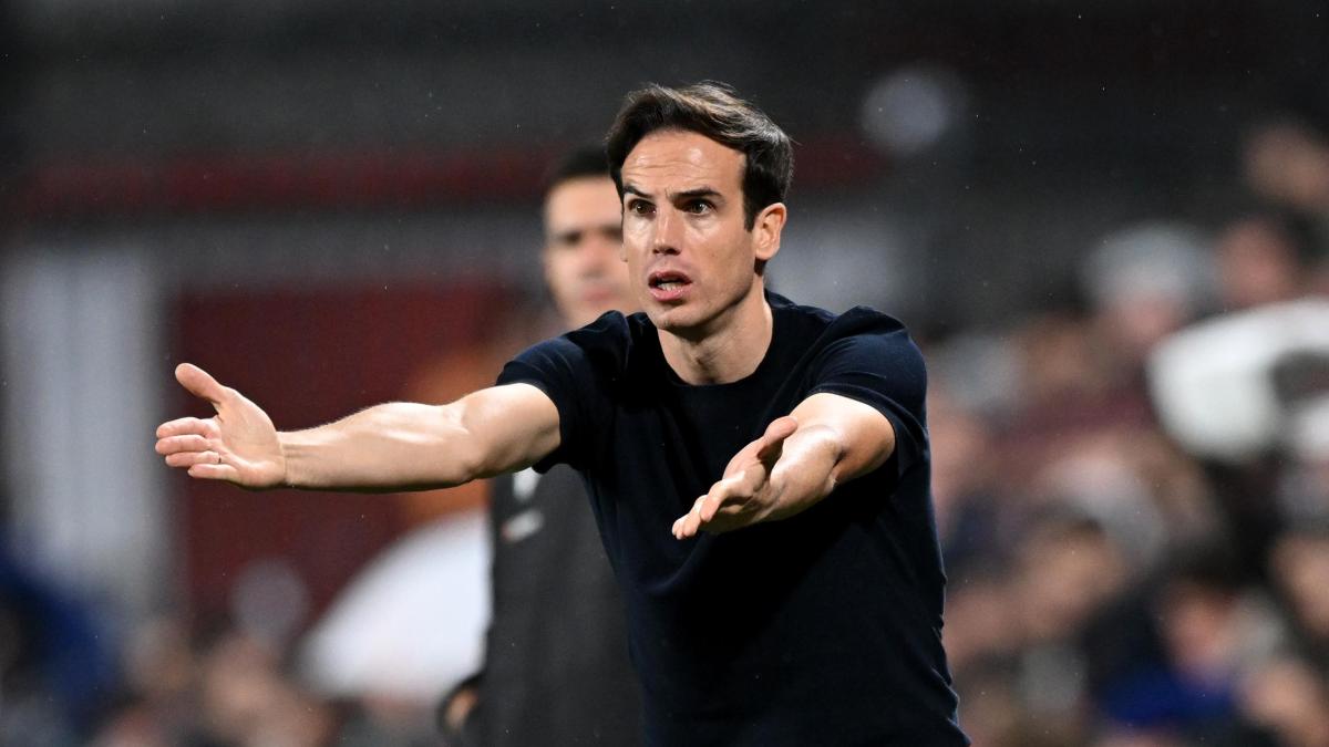 "Me da vergüenza tener este terreno de juego, no es digno de Primera"