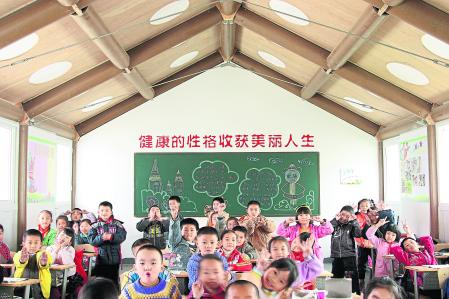 El terremoto de Sichuan (2008) arrasó los colegios. Tres nuevas escuelas se levantaron en 40 días gracias a 120 voluntarios