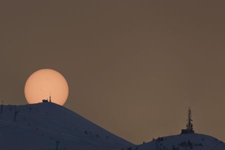 La última Puesta de Sol de 2025 sobre la Tosa d'Alp