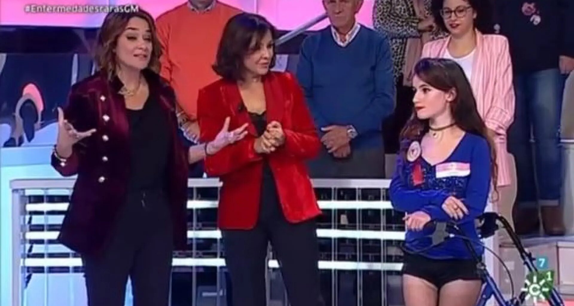 Una directiva de Canal Sur y una invitada de Toñi Moreno se enzarzan al llevar a un artista que no conocía diciendo que era su favorito