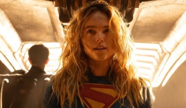 Supergirl se deja de gabardinas y luce su traje como es debido en la nueva imagen de la película compartida por James Gunn