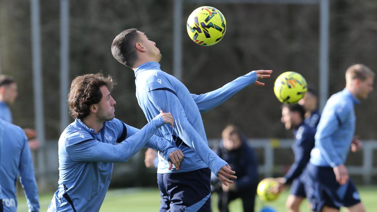 Carrera ya no está con el primer equipo, Karrikaburu es descartado y Yangel se deja ver corriendo