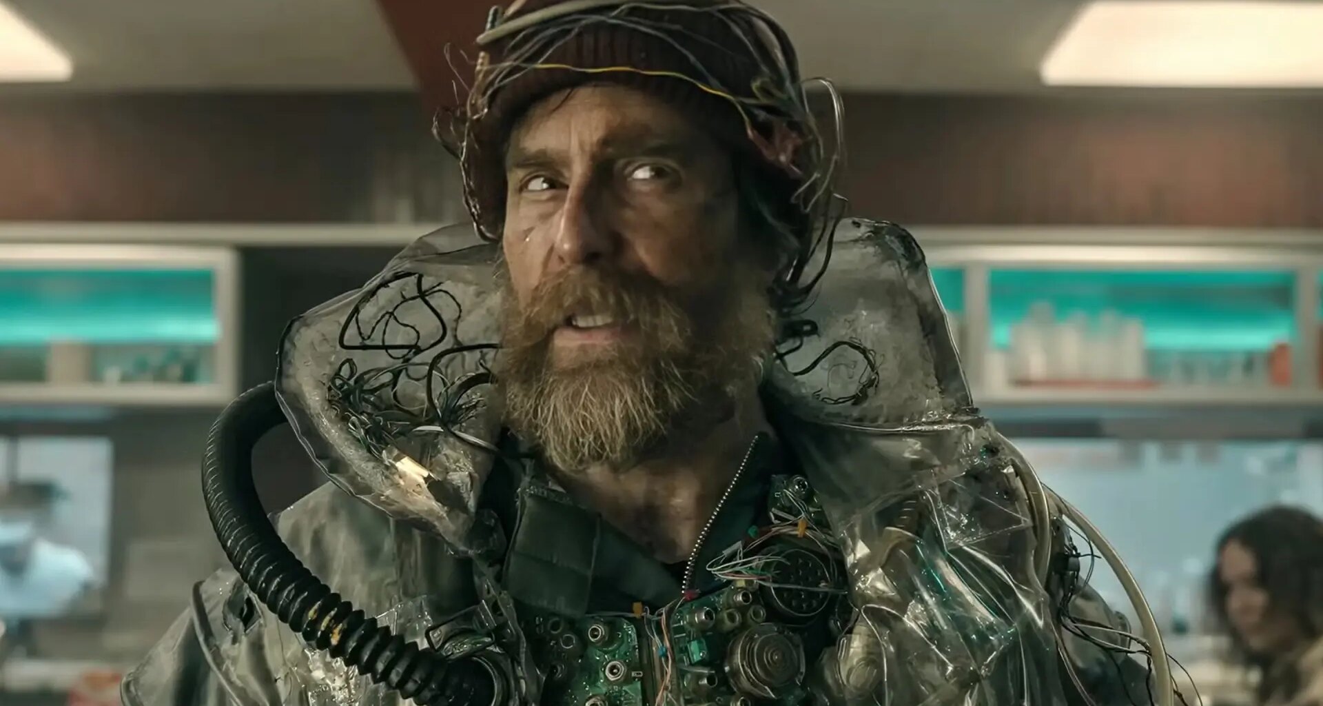 Sam Rockwell viaja en el tiempo para salvar el mundo en el tráiler de Good Luck, Have Fun, Don't Die