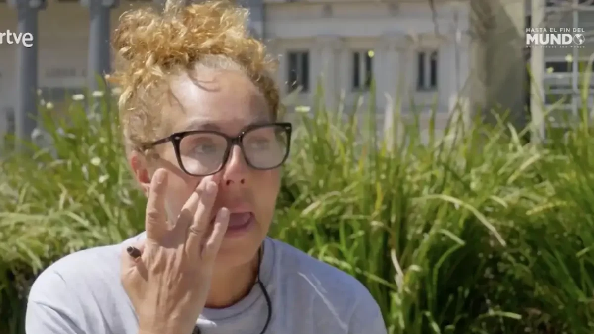 Rocío Carrasco no pudo evitar las lágrimas al escribir una carta a su marido Fidel Albiac durante su estancia en