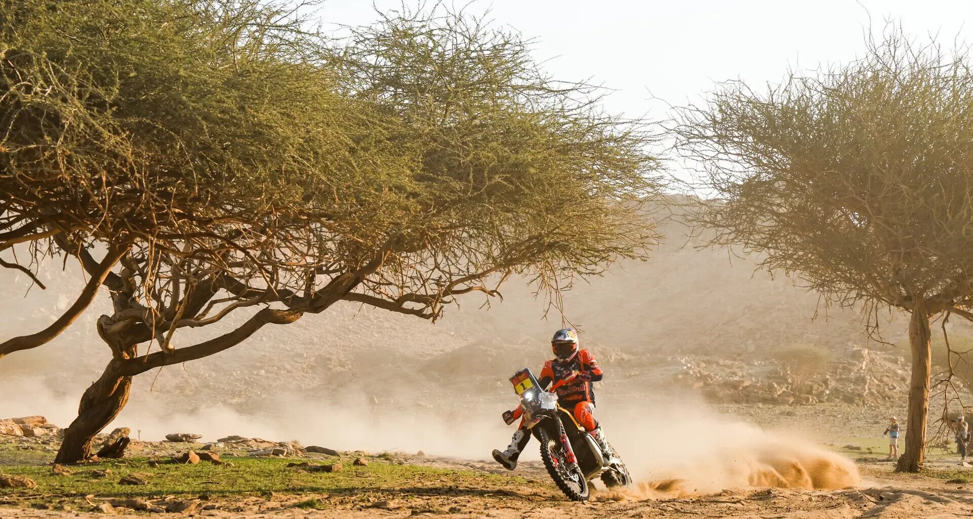 Al-Attiyah, líder del Dakar tras la sexta etapa con Roma y Sainz perdiendo tiempo; una sanción a Sanders deja opciones a Schareina
