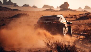 Sainz flojea en la navegación, Roma sigue fuerte y Al-Attiyah es nuevo líder