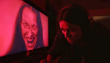 A24 lanza el tráiler de Undertone, la escalofriante película de terror que nace de unas grabaciones malditas