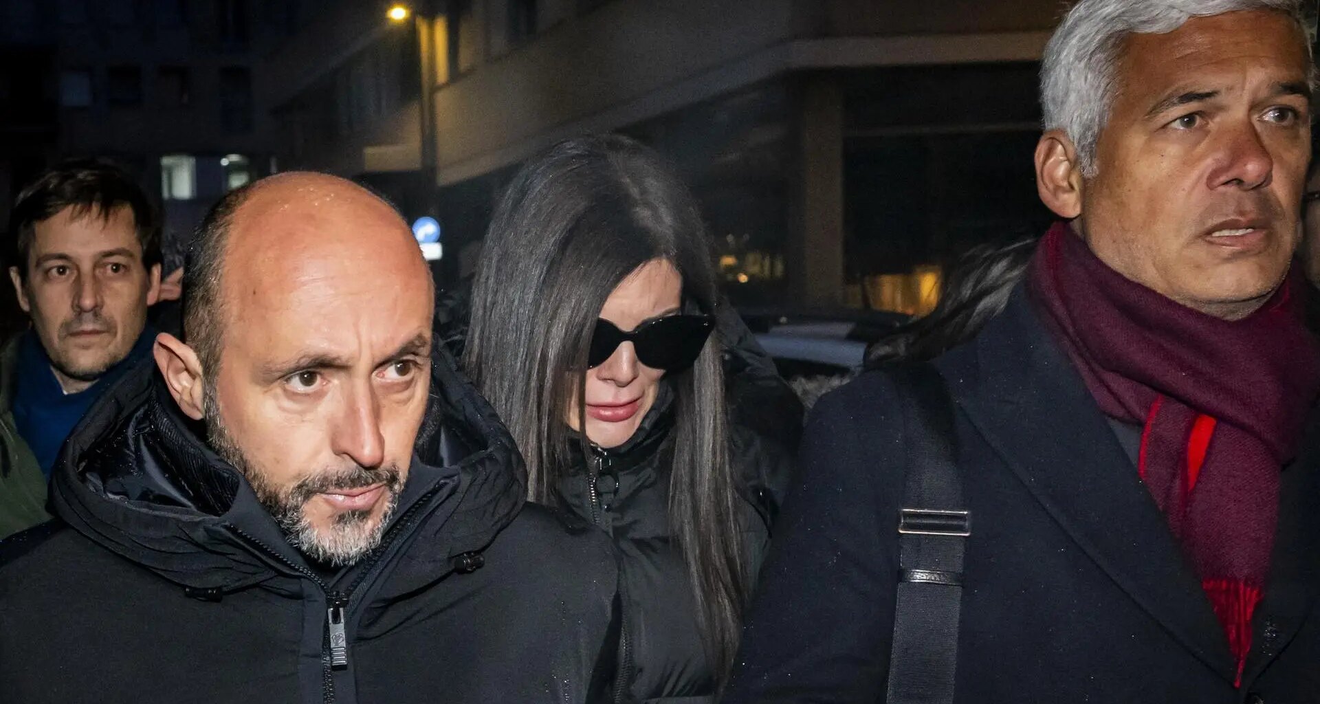 Detienen a uno de los dueños del bar incendiado en Suiza durante una fiesta de año nuevo por riesgo de fuga