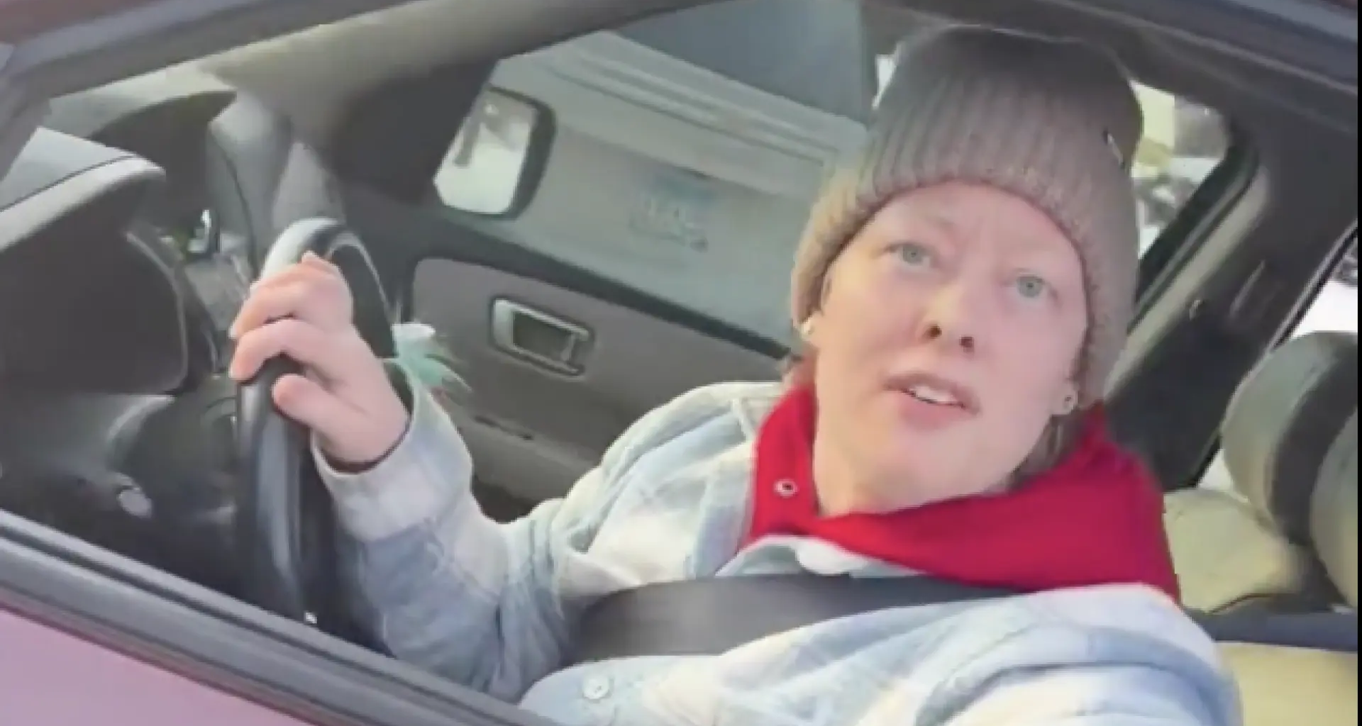 Sale a la luz el vídeo del agente de inmigración que mató a una mujer en Minnesota