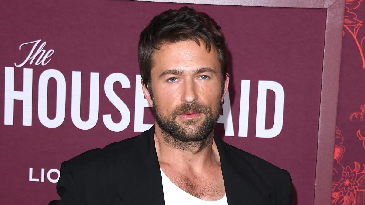 Brandon Sklenar tiene todo lo necesario para convertirse en la próxima gran estrella del cine