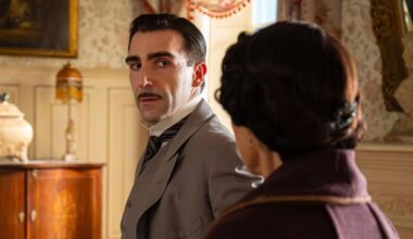 un comandante del ejército se presenta en palacio