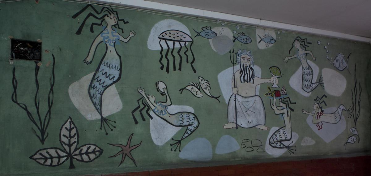 Uno de los murales de Úrculo, antes de que el edificio fuera tapiado