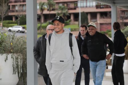 Wesley Ribeiro, nuevo fichaje de la Real Sociedad, llega a Donostia