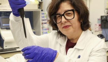 Sonia Eiras, en un laboratorio del CHUS.