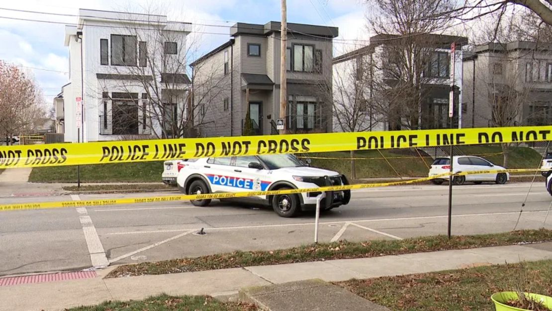 Las autoridades de Columbus, Ohio, están buscando al autor del asesinato de Spencer y Monique Tepe en su domicilio.