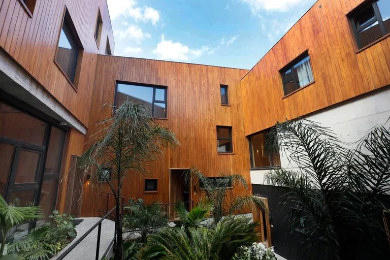 Locus Solus abrirá sus puertas solo para albergar adultos