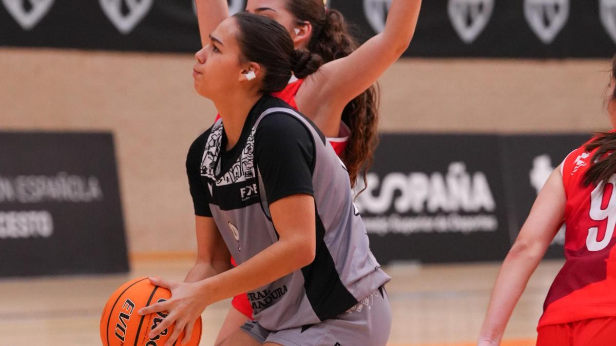 Jugada de uno de los partidos de las selecciones extremeñas.