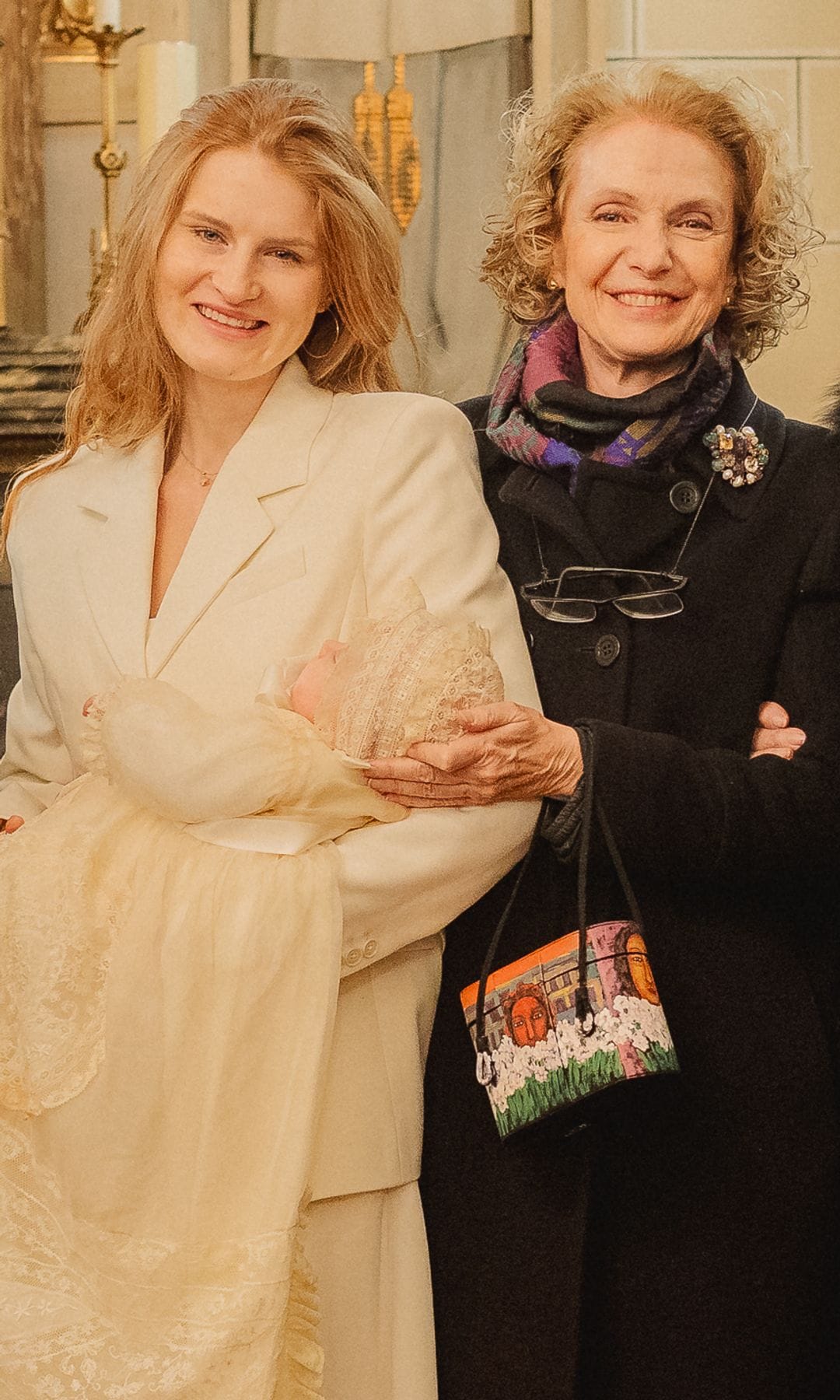 Anya Shogre, pareja de Pepe; con el bebé y Pilar