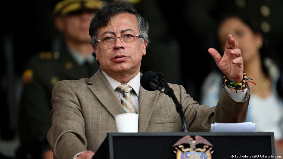 Petro dice que "lancheros" sobrevivieron a ataque de EE. UU. – DW – 02/01/2026