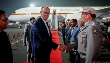 Merz llega a la India con Ucrania en su agenda de reuniones – DW – 12/01/2026