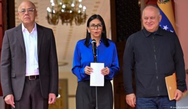 Trump y Rodríguez dan detalles de larga llamada telefónica