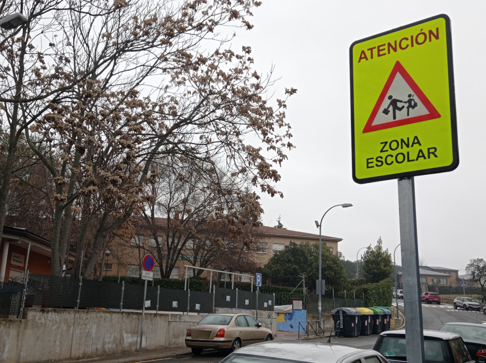 El Ayuntamiento invierte 120.000 euros en la mejora de los accesos a 22 centros educativos de Collado Villalba - Ayuntamiento de Collado Villalba