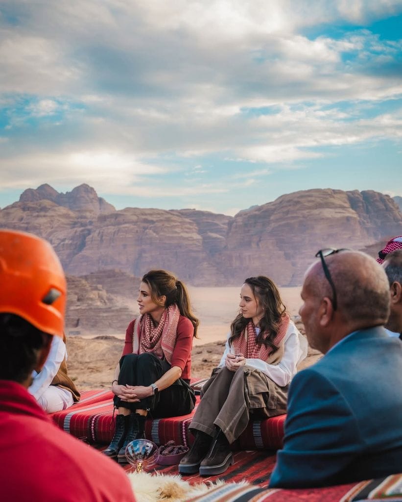 Rania y Salma de Jordania en el Wadi Rum, una zona desértica protegida situada en el sur de Jordania