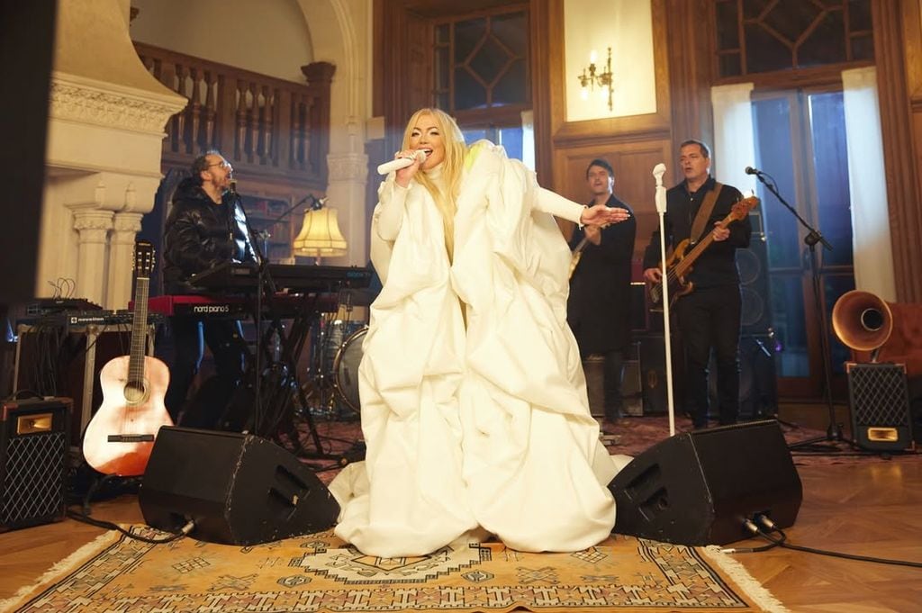 La Oreja de Van Gogh estrena 'Todos Estamos Bailando la Misma Canción' y Rawayana lanza '¿Dónde es el After?'