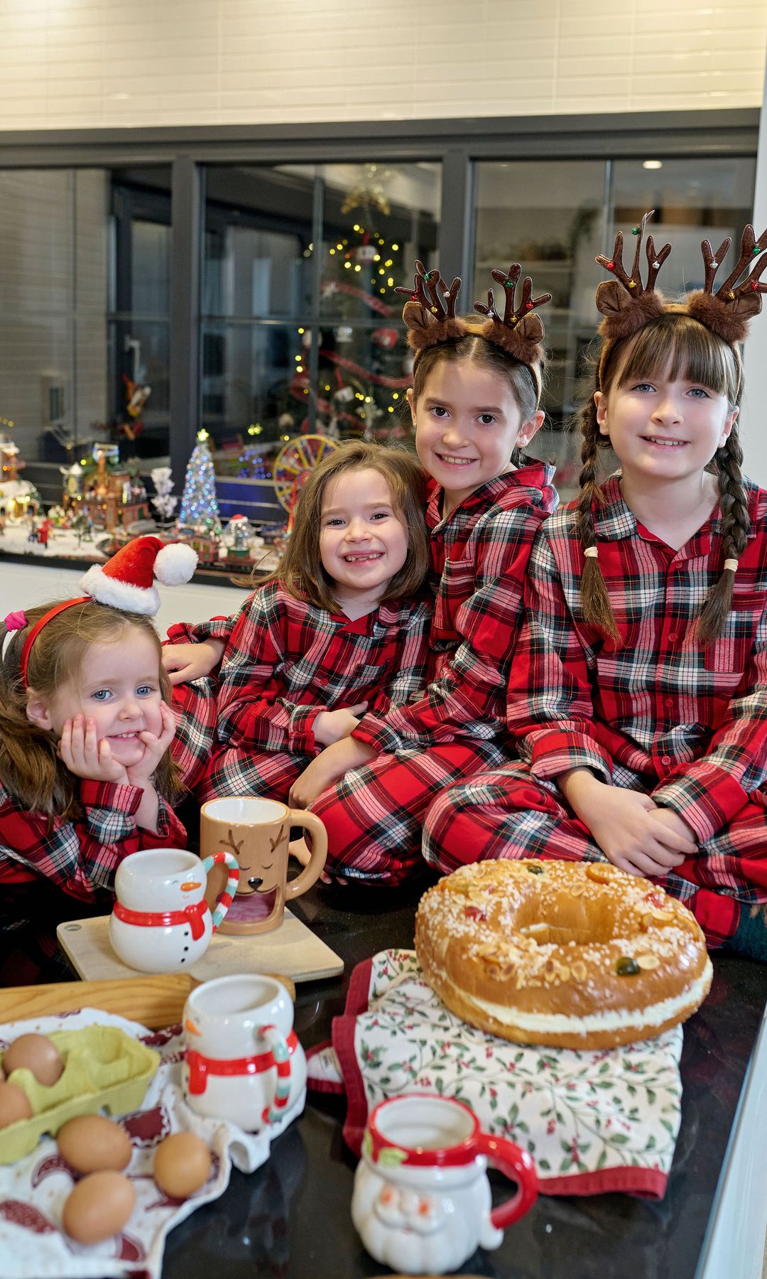 Verdeliss junto con sus hijas