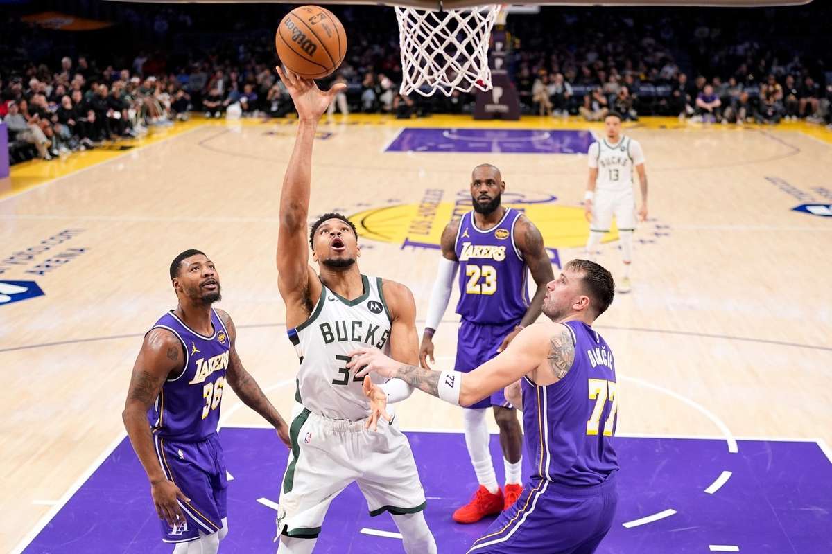 Doncic es expulsado en la derrota contra los Bucks | NBA