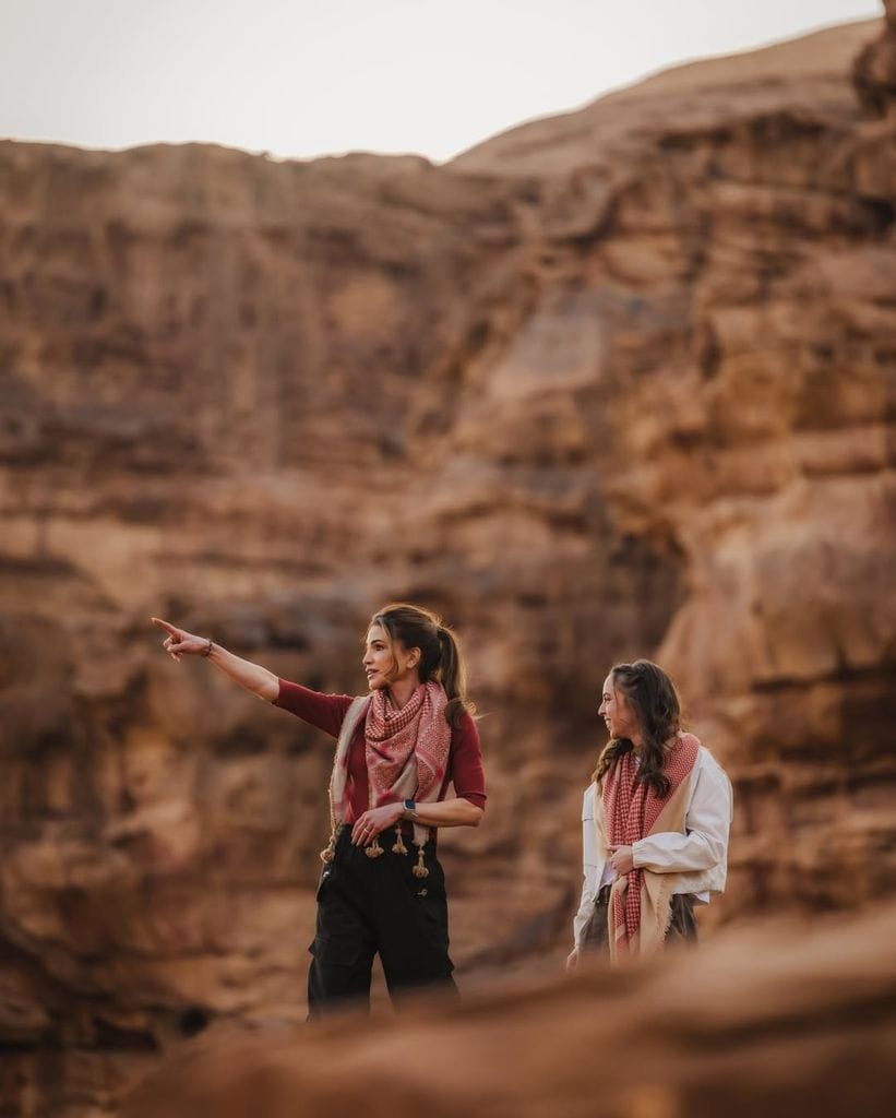 Rania y Salma de Jordania en el Wadi Rum, una zona desértica protegida situada en el sur de Jordania