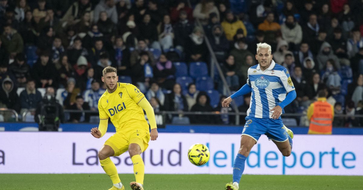 Dos rebotes impiden la victoria del Cádiz CF en Riazor (2-2)