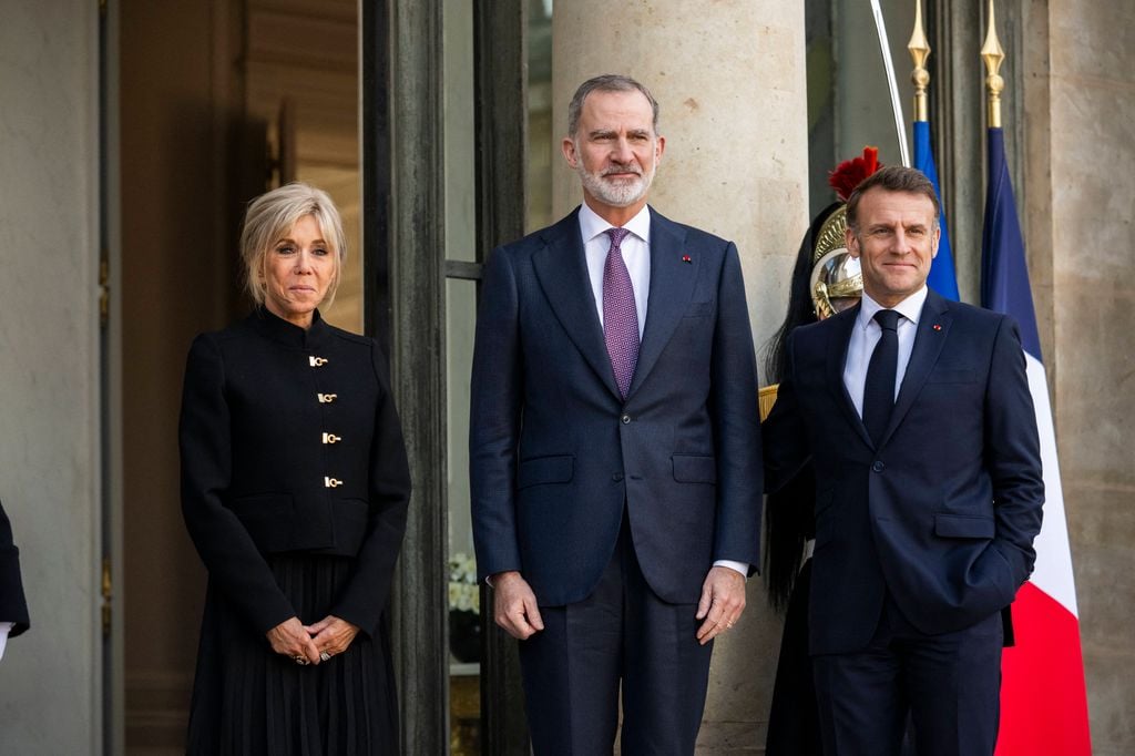 Don Felipe, en el Palacio del Elíseo con Emmanuel y Brigitte Macron 