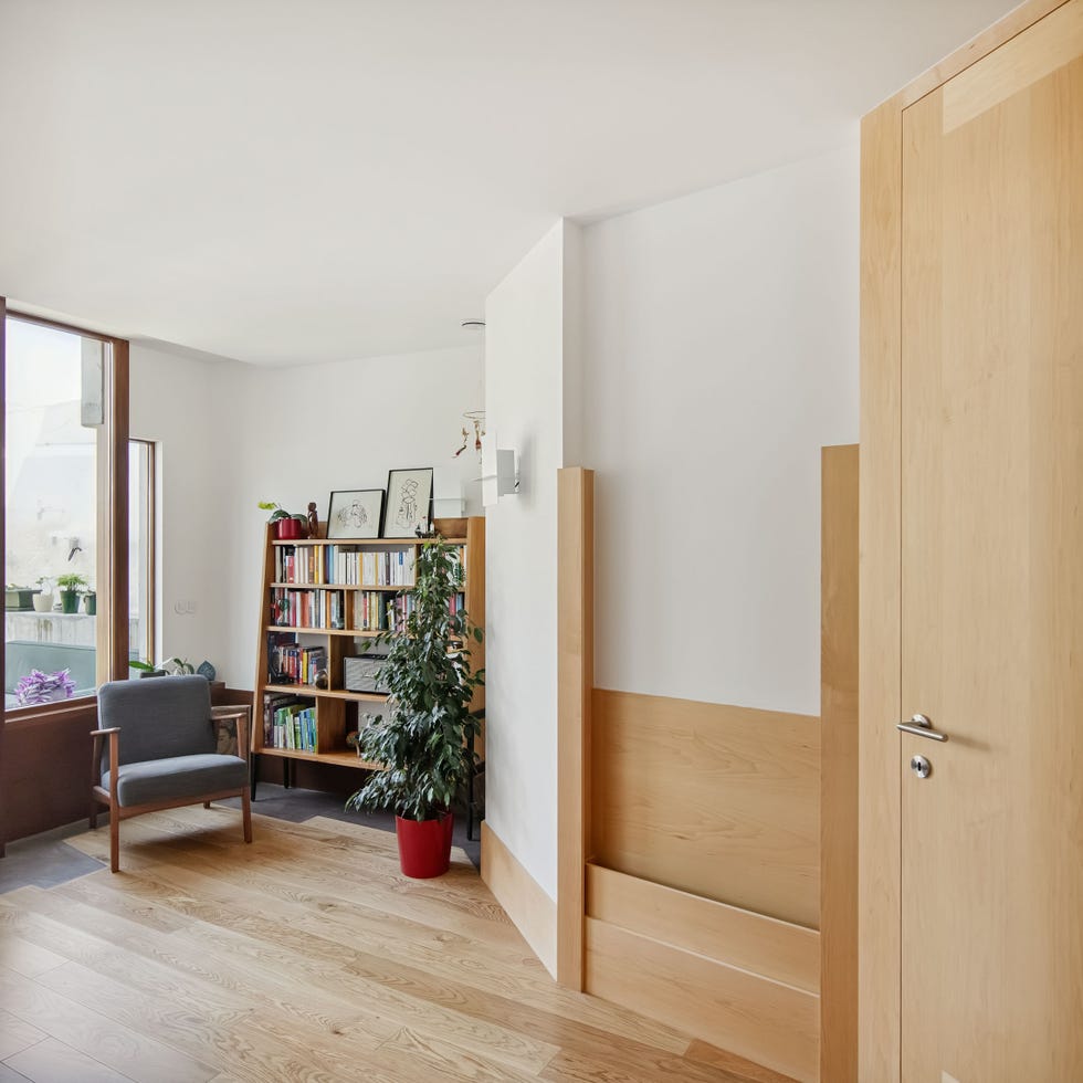 solar estrecho alargado casa dos volumenes patio interior anexo con cúpula