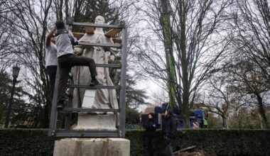 Instaladas en la Taconera tres de las seis estatuas de los reyes de Navarra que estaban en Sarasate