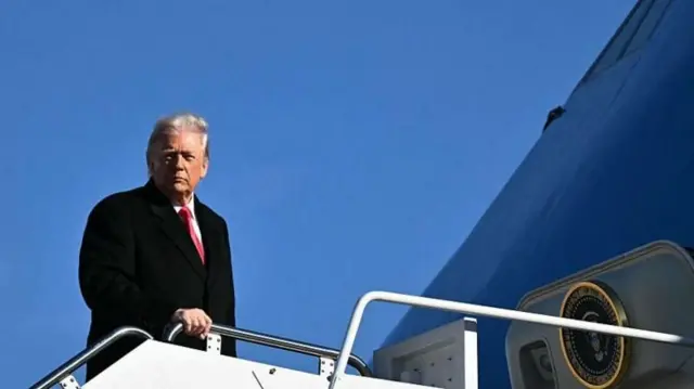 Trump en un avión