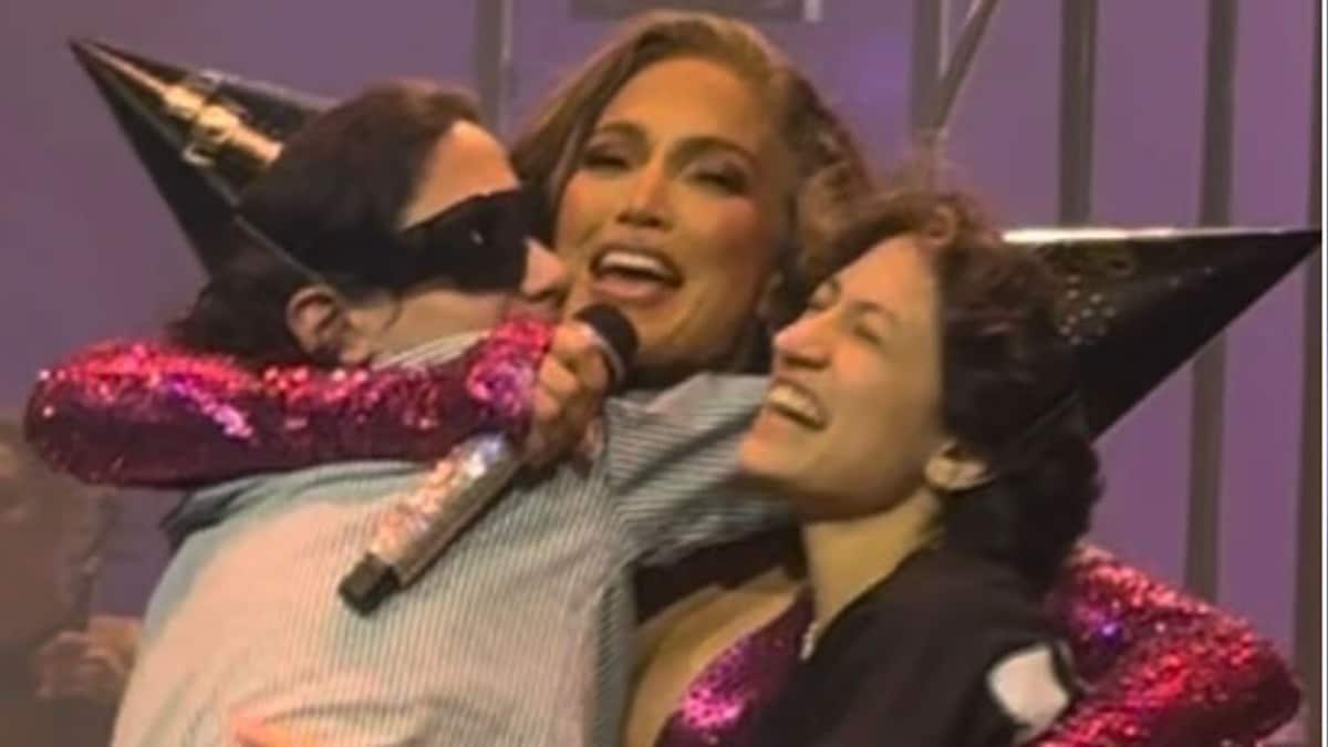 Jennifer Lopez sorprende con aparición emotiva y poco usual junto a sus hijos en su residencia en Vegas
