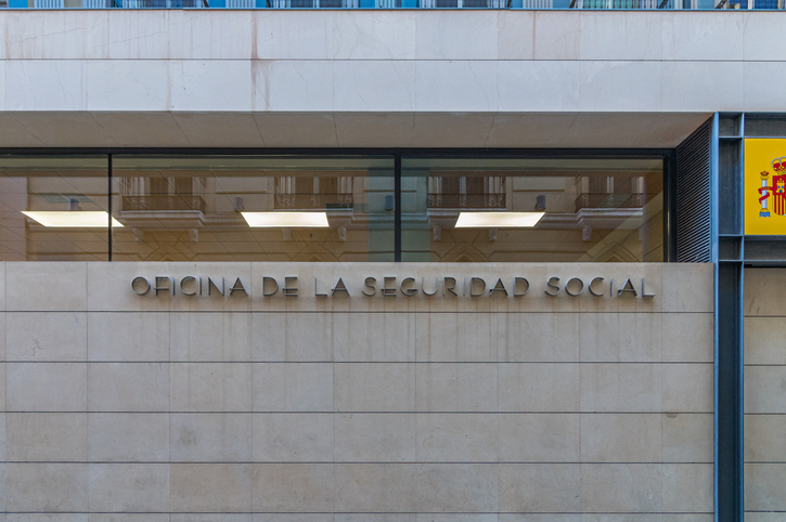 Estos son los 12 principales logros de la Seguridad Social española en 2025 Guía para solicitar cita previa con la Seguridad Social Guía para conocer el estado de tu solicitud de Ingreso Mínimo Vital Guía sobre el complemento de Ayuda para la Infancia del Ingreso Mínimo Vital (IMV) Cómo pedir la prestación por nacimiento y cuidado de menor Cómo obtener el Número de la Seguridad Social Informe de Vida laboral: cómo obtenerlo Cómo pedir el nuevo complemento para reducir la brecha de género junto a la solicitud de su pensión Cómo dar de alta a un beneficiario en la Seguridad Social Importe de las Pensiones 2024 Ya puede consultar on-line el estado de la solicitud de los periodos sucesivos de la prestación por nacimiento y cuidado del menor Guía para solicitar cita previa con la Seguridad Social Guía práctica para simular tu futura jubilación El informe médico de síntesis ya está disponible online ¿Cómo pido el Ingreso Mínimo Vital? Consulta el estado de tu solicitud de prestación identificándote vía SMS Guía para solicitar la recuperación de tus años de cotización por antiguas prácticas formativas Cómo solicitar la Tarjeta Sanitaria Europea Cómo simular tu futura jubilación identificándote vía SMS Guía períodos mínimos de cotización para acceder a las prestaciones de la Seguridad Social Cómo dar de alta a una persona empleada de hogar Guia equiparacion tiempo parcial 5 pasos para darse de alta como autónomo Novedades Simulador IMV Cómo obtener un certificado digital o registrarse en Clave para realizar trámites con la Seguridad Social ¿Conoce las prestaciones familiares por hijo a cargo? Guía para entender tu informe de vida laboral El permiso por nacimiento y cuidado de menor será de 16 semanas para ambos progenitores a partir de enero Guía de cotización de alumnos en prácticas no remuneradas La AEAT habilita un formulario para que los mutualistas jubilados soliciten las devoluciones de IRPF La Seguridad Social habilita nuevos teléfonos de información y gestión de cita previa para pensiones y otras prestaciones Guía para conocer los beneficios de demorar tu jubilación Cómo realizar trámites en el INSS de manera telemática sin certificado digital ni clave Novedades incapacidad temporal Guía sobre el complemento de Ayuda para la Infancia del Ingreso Mínimo Vital (IMV) Novedades del IMV 2024 Qué documentación debo presentar para solicitar el Ingreso Mínimo Vital El convenio especial con la Seguridad Social La pensión de viudedad: preguntas y respuestas 20221003 baja empleada hogar Certificado Integral de Prestaciones Temario oposiciones administrativo Seguridad Social Guía Rápida de la TSE