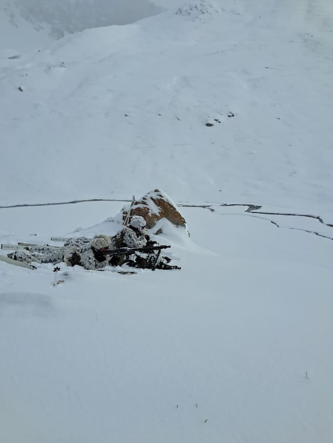 Así entrena desde hace meses, el Batallón de Cazadores de Montaña Montejurra I/66, en Cerler, en pleno Pirineo aragonés.