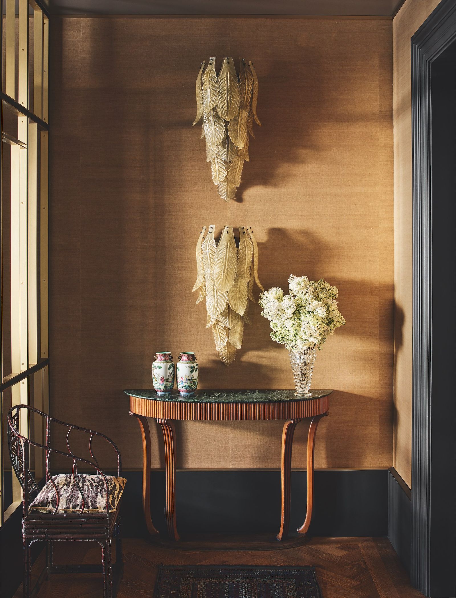 Recibidor con consola y lmparas monumentales