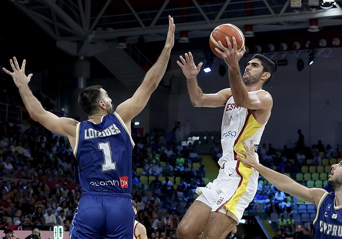 Imagen principal - El gran salto de Santi Aldama en la tierra de Elvis