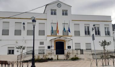 El Ayuntamiento de Lucena cederá instalaciones municipales para mantener el servicio de oficina bancaria en Jauja