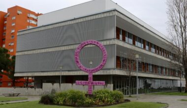 Las Bibliotecas Municipales de Coslada ponen en marcha un nuevo club de lectura dirigido a familias, con el objetivo de orientar a padres y madres en el uso del fondo infantil de la biblioteca como herramienta educativa y emocional.