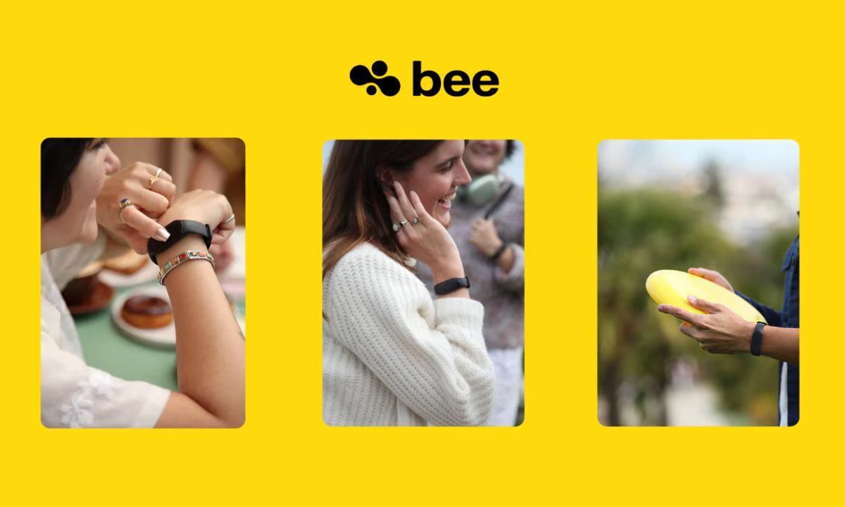 Sobre un fondo amarillo, aparecen tres imágenes de personas luciendo la pulsera de Bee, un dispositivo wearable de IA.