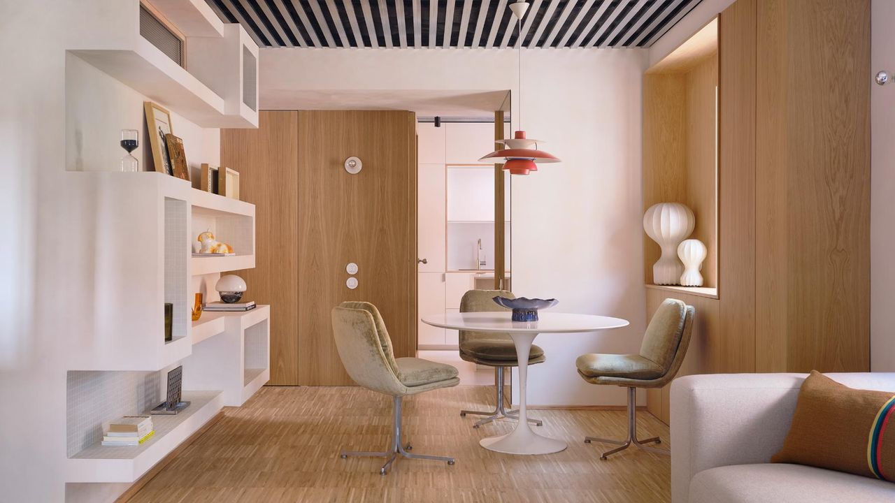 Esta casa de 68 m2 en el barrio madrileño de Prosperidad muestra cómo sacarle el máximo partido a un piso de toldo verde