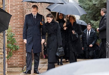 Los Reyes Felipe y Letizia, Sofía de Grecia,  Consorte de España, junto a sus nietas, la Princesa Leonor y la Infanta Sofía, llegan a la catedral Ortodoxa Griega de San Andrés y San Demetrio para asistir al responso por  Su Alteza Real la Princesa Doña Irene de Grecia.